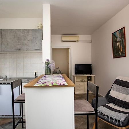 Apartments Ina & Ika Ρόβινι Εξωτερικό φωτογραφία