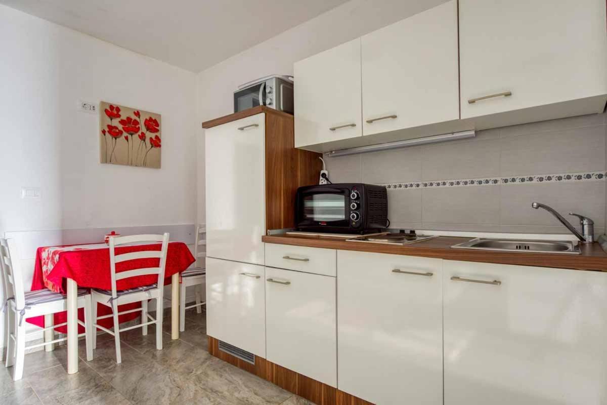 Apartments Ina & Ika Ρόβινι Εξωτερικό φωτογραφία