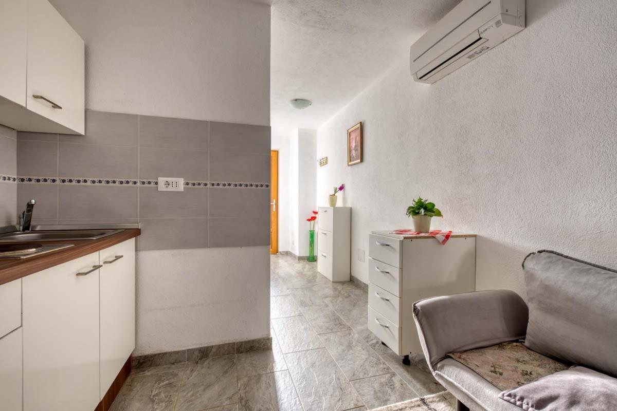 Apartments Ina & Ika Ρόβινι Εξωτερικό φωτογραφία