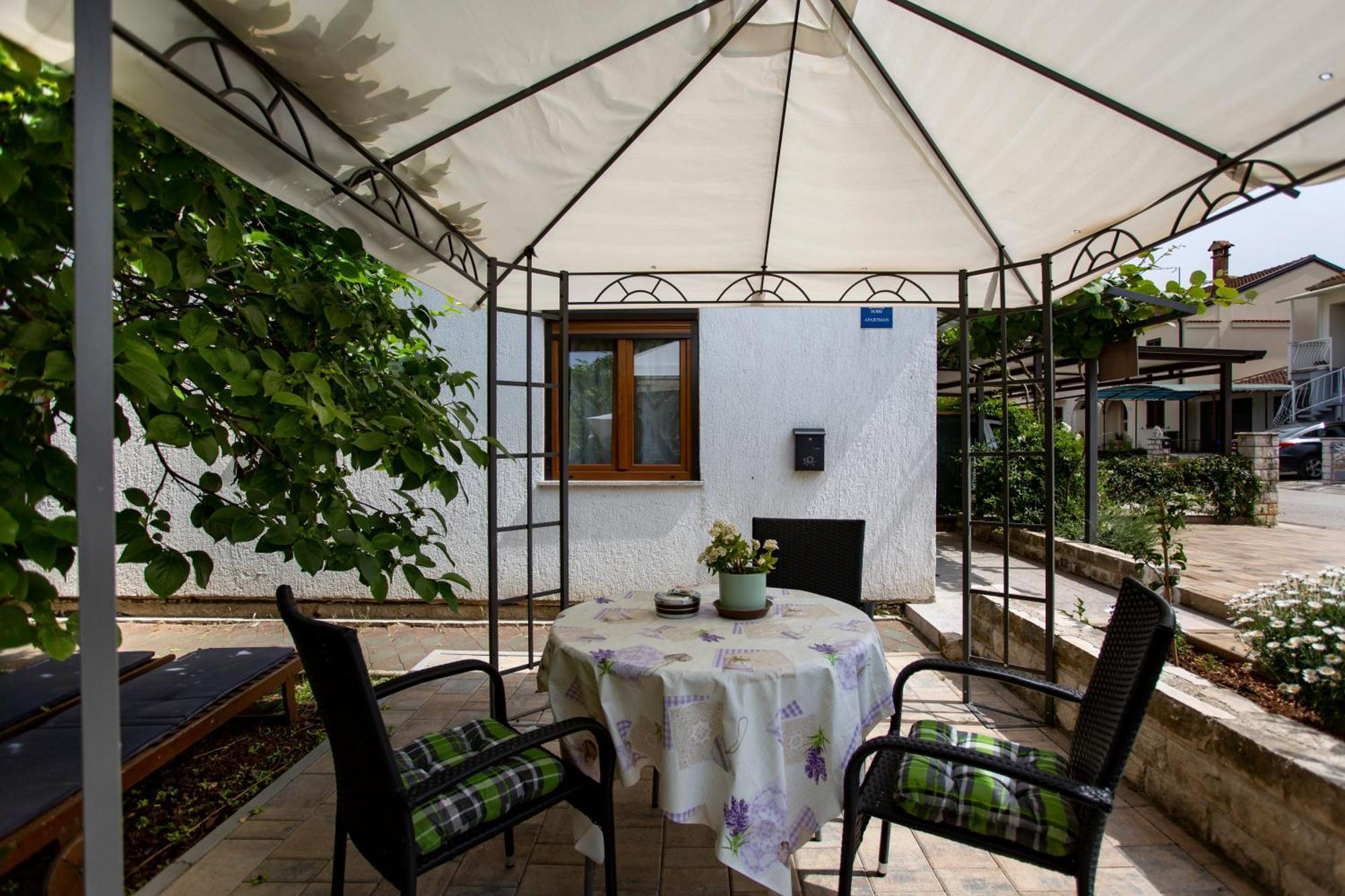 Apartments Ina & Ika Ρόβινι Εξωτερικό φωτογραφία