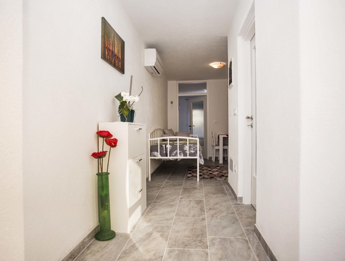 Apartments Ina & Ika Ρόβινι Εξωτερικό φωτογραφία
