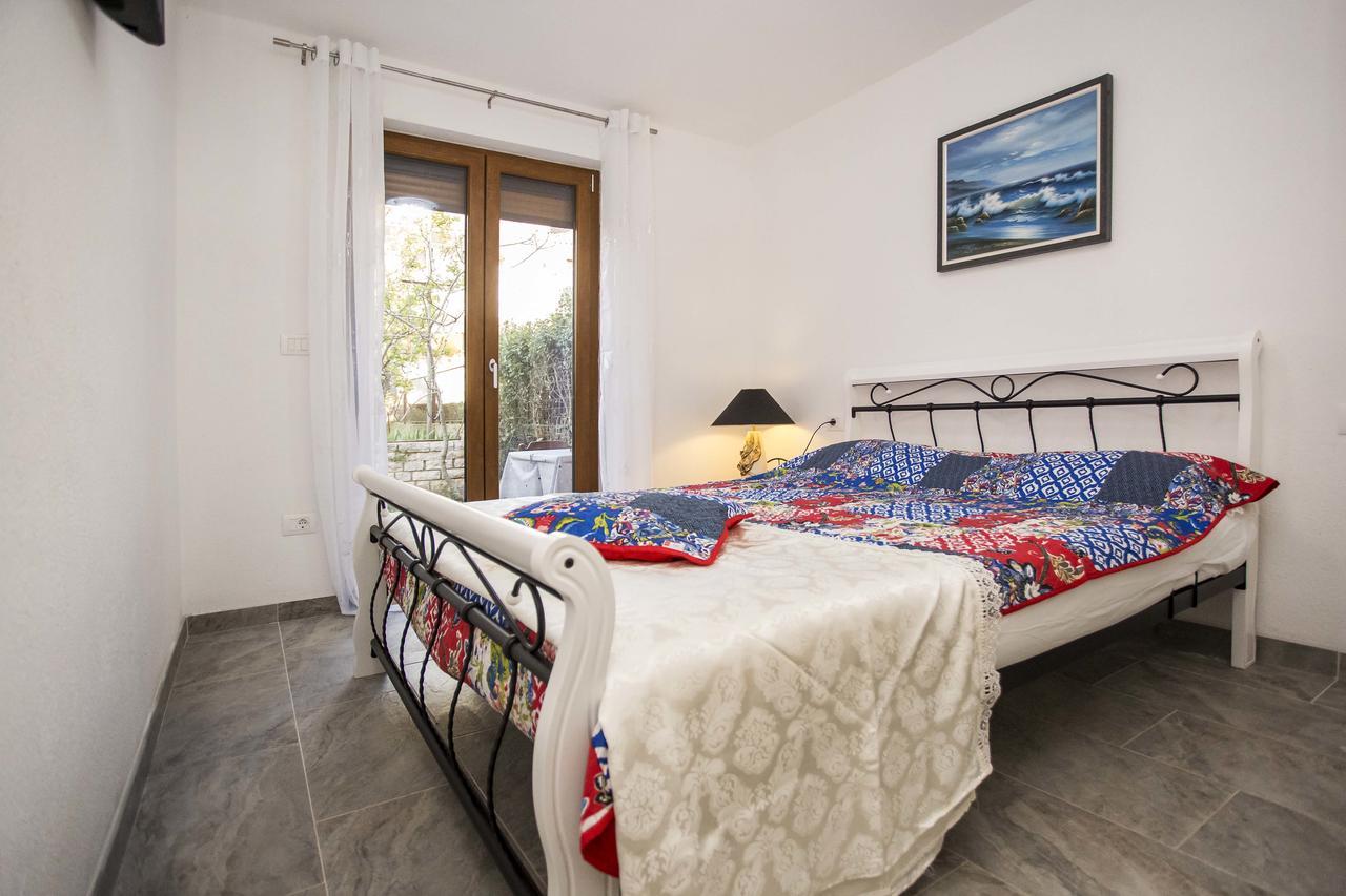 Apartments Ina & Ika Ρόβινι Εξωτερικό φωτογραφία
